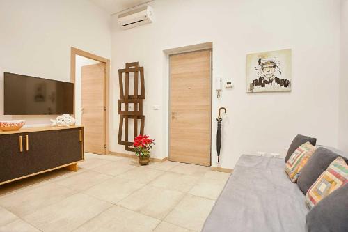 Kmc Suites 